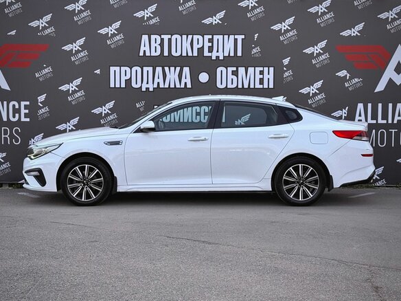 2019 Kia Optima IV Рестайлинг, белый, 1390000 рублей - вид 3