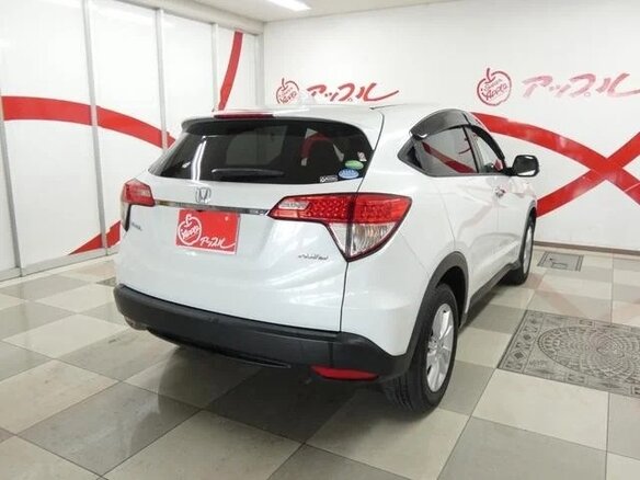 2021 Honda Vezel I Рестайлинг, белый, 1520000 рублей - вид 3