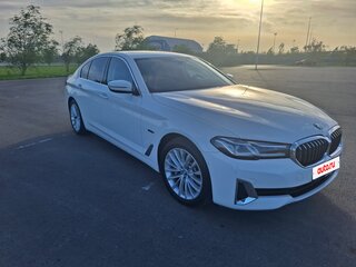 2021 BMW 5 серии 530e VII (G30/G31/G38) Рестайлинг, белый, 4881000 рублей, вид 5