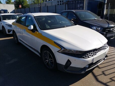 2023 Kia K5 III, белый, 1710000 рублей, вид 1