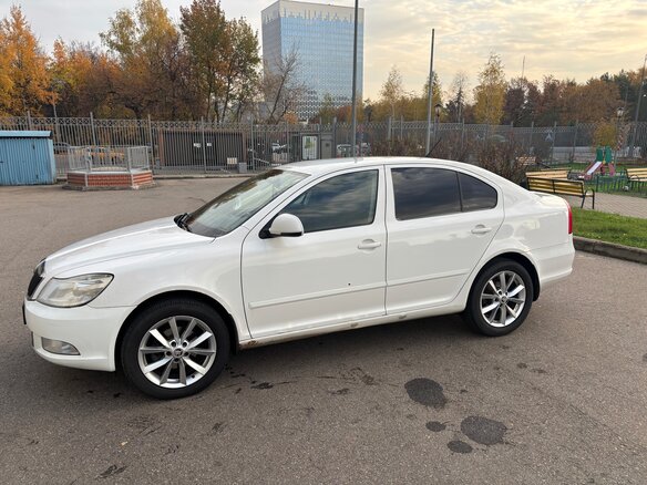 2011 Skoda Octavia II (A5) Рестайлинг, белый, 700000 рублей - вид 5