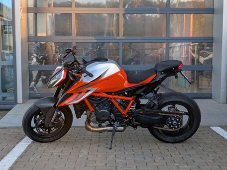 2022 KTM 1290 Super Duke R Evo, оранжевый, 1750000 рублей, вид 3