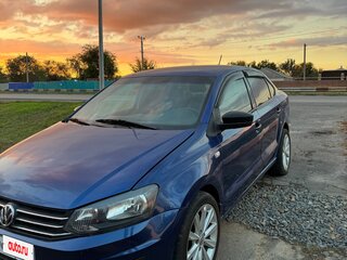 2018 Volkswagen Polo V Рестайлинг, синий, 580000 рублей, вид 2