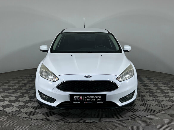 2015 Ford Focus III Рестайлинг, белый, 940000 рублей - вид 1