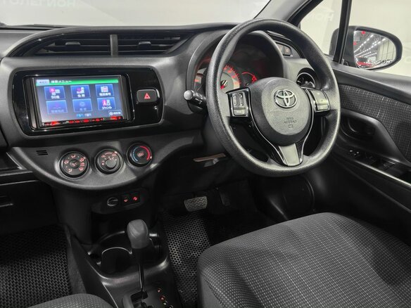 2018 Toyota Vitz III (XP130) Рестайлинг 2, чёрный, 975000 рублей - вид 13