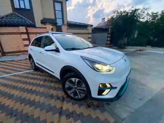 2021 Kia Niro I Рестайлинг, белый, 3299000 рублей, вид 4