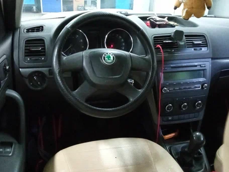2011 Skoda Yeti I, белый, 580000 рублей, вид 5
