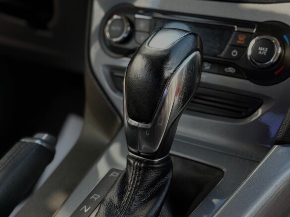 2013 Ford Focus III, красный, 800000 рублей - вид 15