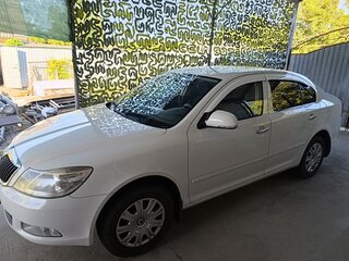 2013 Skoda Octavia II (A5) Рестайлинг, белый, 1050000 рублей, вид 3