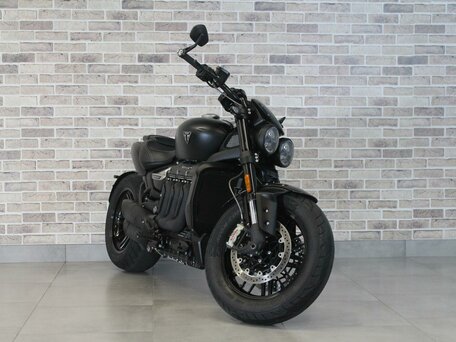 2021 Triumph Rocket III, чёрный, 1800000 рублей, вид 4