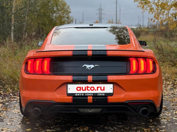2019 Ford Mustang VI Рестайлинг, оранжевый, 2650000 рублей - вид 4
