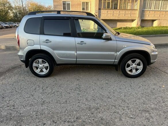 2014 Chevrolet Niva I Рестайлинг, серебристый, 678000 рублей - вид 8