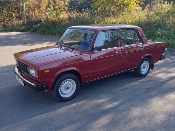 2005 Lada (ВАЗ) 2105, красный, 285000 рублей