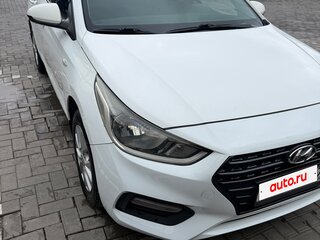 2017 Hyundai Solaris II, белый, 715000 рублей, вид 2