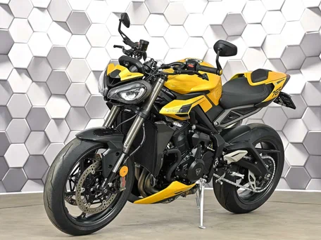 2025 Triumph Street Triple, жёлтый, 1289000 рублей, вид 2