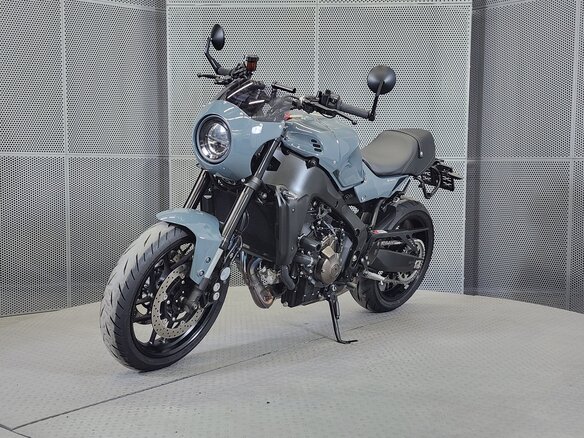 2024 Yamaha XSR900, серый, 1195000 рублей - вид 3