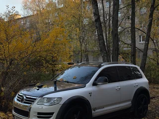2008 Volkswagen Touareg I Рестайлинг, белый, 900000 рублей, вид 1