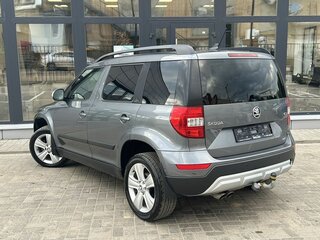 2017 Skoda Yeti I Рестайлинг, серый, 1100000 рублей, вид 4