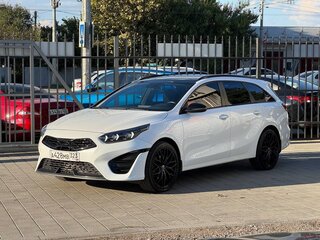 2021 Kia Ceed III Рестайлинг, белый, 2170000 рублей, вид 4