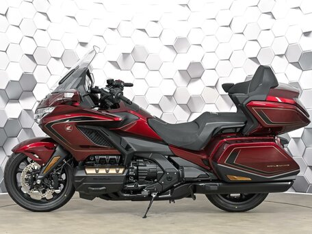 2025 Honda GL 1800 Gold Wing, красный, 3649000 рублей, вид 4