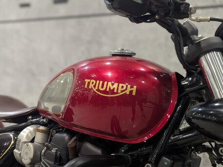 2022 Triumph Bonneville Bobber, красный, 1490000 рублей, вид 4