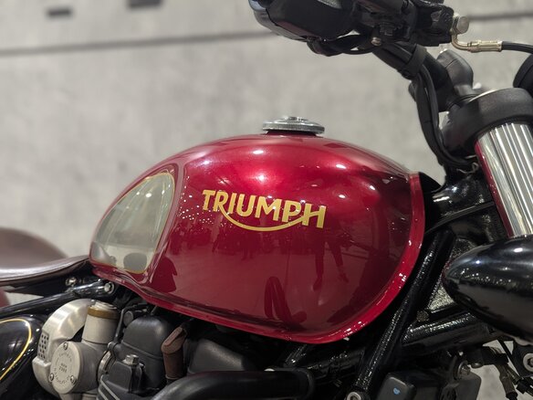 2022 Triumph Bonneville Bobber, красный, 1490000 рублей - вид 3