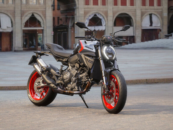 2026 Ducati Monster, серый, 1835000 рублей - вид 3