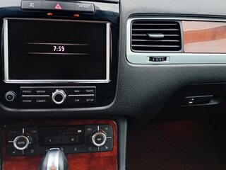 2012 Volkswagen Touareg II, белый, 3000000 рублей, вид 1