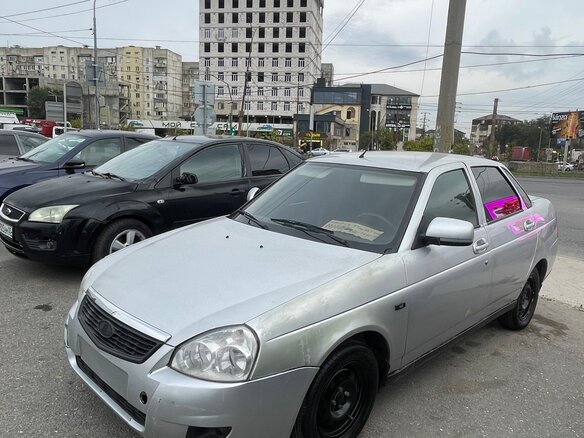 2011 Lada (ВАЗ) Priora I, серебристый, 200000 рублей