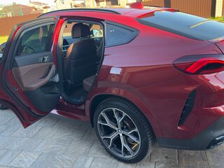 2020 BMW X6 30d III (G06), красный, 8009009 рублей, вид 5