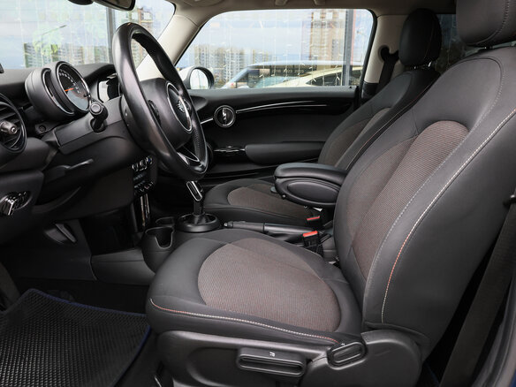 2018 Mini Hatch Cooper III (F55/F56) Рестайлинг, синий, 1898000 рублей - вид 14
