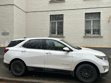 2020 Chevrolet Equinox III, белый, 1950000 рублей, вид 3