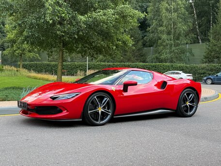 2022 Ferrari 296 GTB, красный, 28900000 рублей, вид 2
