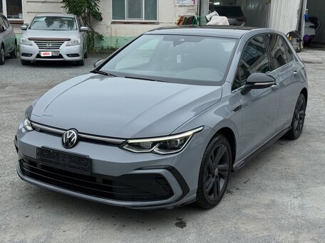 2023 Volkswagen Golf VIII, серый, 1920000 рублей, вид 3