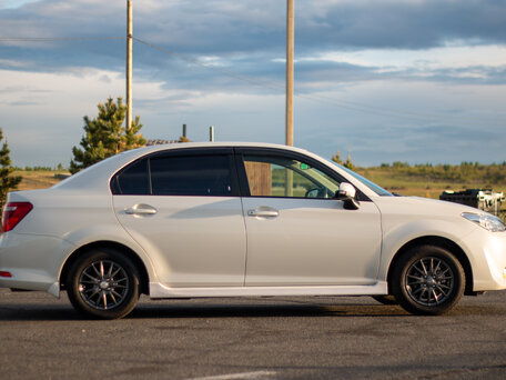 2016 Toyota Corolla Axio XI (E160, E170, E180) Рестайлинг 1, белый, 925000 рублей, вид 3