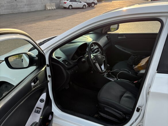 2015 Hyundai Solaris I Рестайлинг, белый, 550000 рублей - вид 9