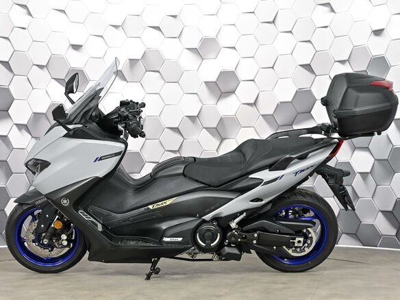 2021 Yamaha TMAX, серый, 1049000 рублей - вид 3