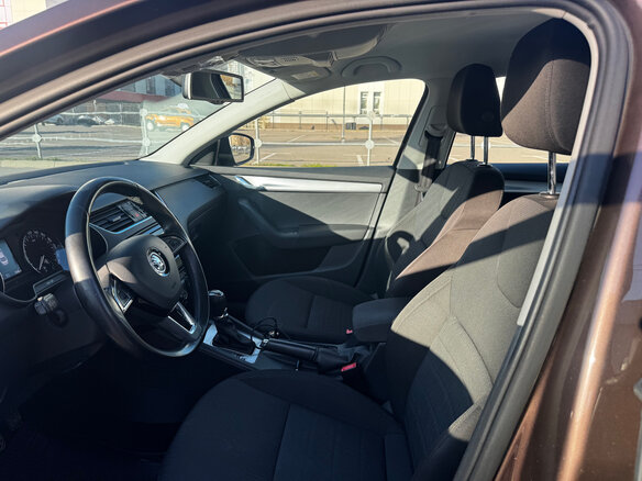 2016 Skoda Octavia III (A7), коричневый, 1500000 рублей - вид 11
