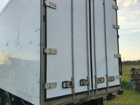 2008 Volvo FM, белый, 2900000 рублей - вид 2