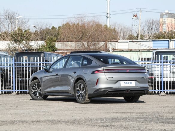2026 Changan Qiyuan A06 28.39 kWh, серебристый, 2590000 рублей - вид 2