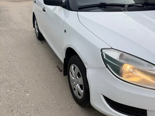 2012 Skoda Fabia II Рестайлинг, белый, 500000 рублей, вид 3