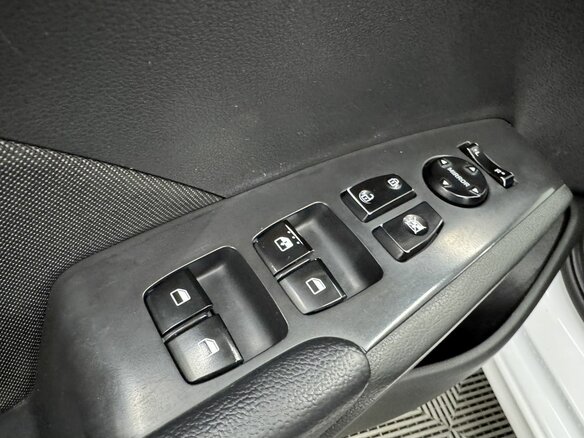 2021 Hyundai Solaris II Рестайлинг, белый, 1008067 рублей - вид 16