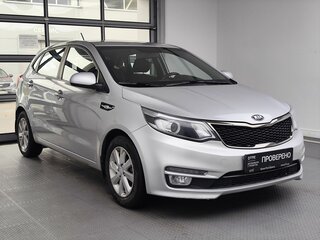2017 Kia Rio III Рестайлинг, серебристый, 1320000 рублей, вид 3