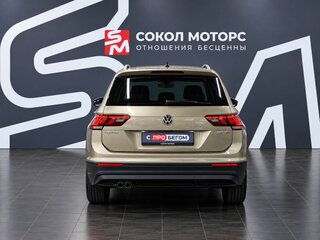 2017 Volkswagen Tiguan II, бежевый, 2599900 рублей, вид 4