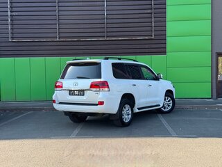 2016 Toyota Land Cruiser 200 Series Рестайлинг 2, белый, 4390000 рублей, вид 2