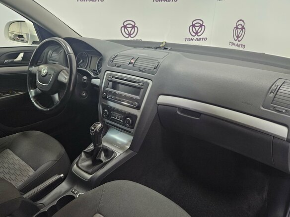 2013 Skoda Octavia II (A5) Рестайлинг, белый, 995000 рублей - вид 17