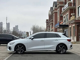 2023 Audi A3 Sportback 35 TFSI IV (8Y), белый, 1795000 рублей, вид 4