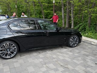 2022 BMW 7 серии 740i VI (G11/G12) Рестайлинг, чёрный, 7700000 рублей, вид 5