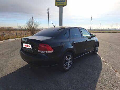 2014 Volkswagen Polo V, чёрный, 550000 рублей, вид 3