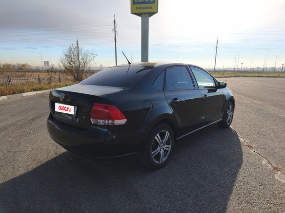 2014 Volkswagen Polo V, чёрный, 550000 рублей - вид 2